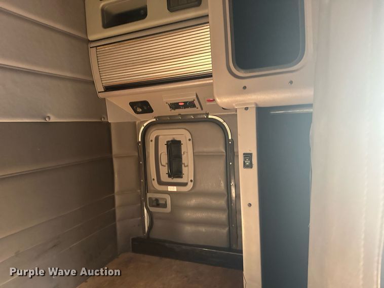 image for item DX3895 2005 Peterbilt 379 semi truck