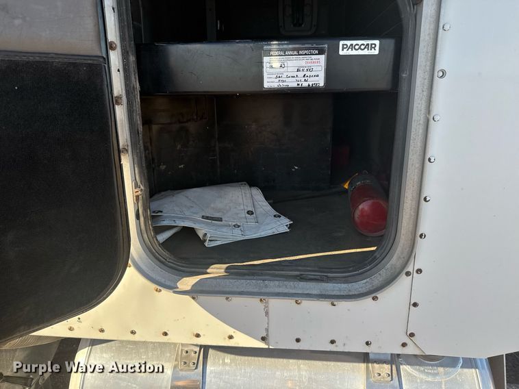 image for item DX3895 2005 Peterbilt 379 semi truck