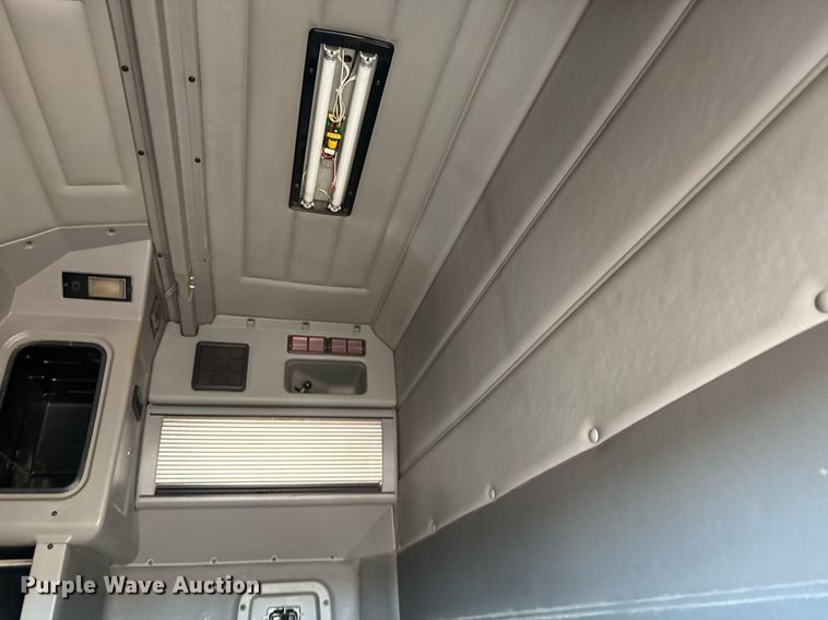 image for item DX3895 2005 Peterbilt 379 semi truck