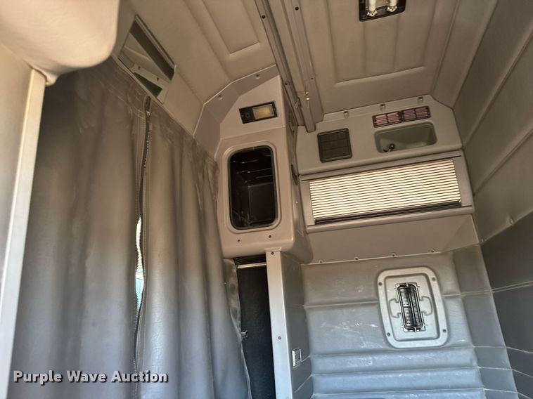 image for item DX3895 2005 Peterbilt 379 semi truck