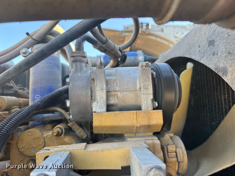 image for item DX3895 2005 Peterbilt 379 semi truck