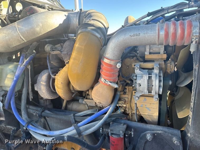 image for item DX3895 2005 Peterbilt 379 semi truck