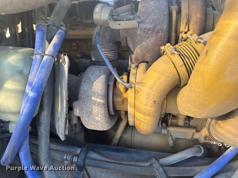 image for item DX3895 2005 Peterbilt 379 semi truck