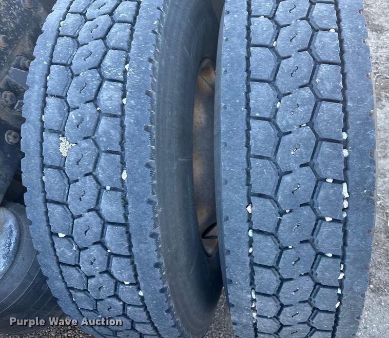 image for item DX3895 2005 Peterbilt 379 semi truck