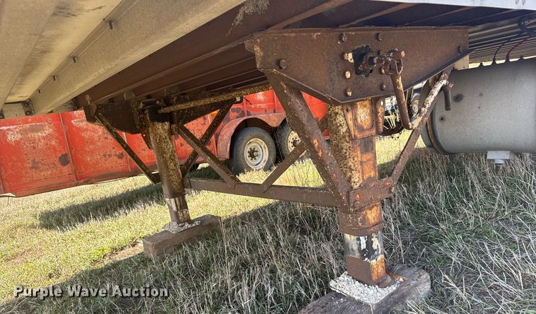 image for item DX3923 2000 Wabash refrigerated van trailer