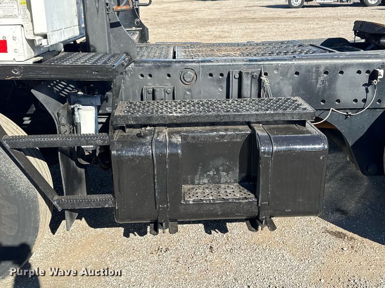 image for item EG2308 2008 Kalmar Industries Corp 4X2 yard truck