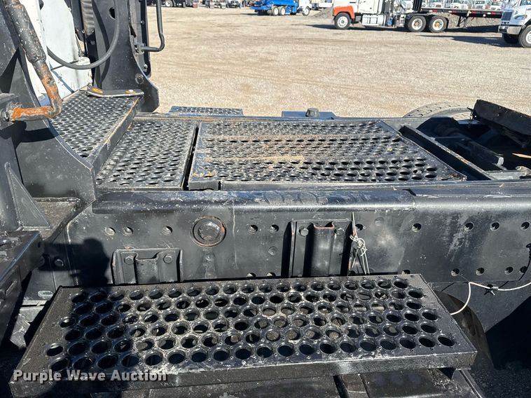 image for item EG2308 2008 Kalmar Industries Corp 4X2 yard truck