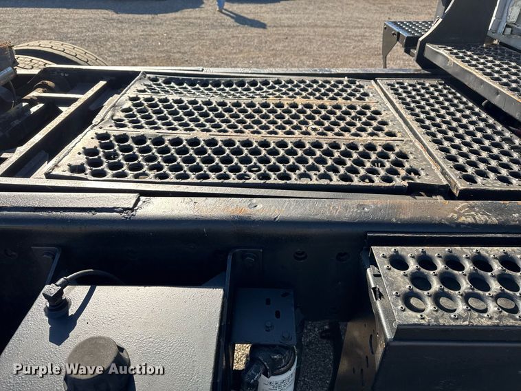 image for item EG2308 2008 Kalmar Industries Corp 4X2 yard truck