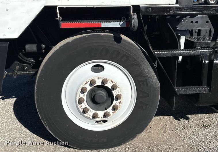 image for item EG2308 2008 Kalmar Industries Corp 4X2 yard truck