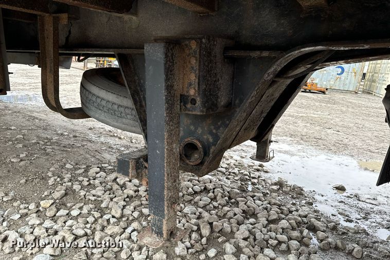 image for item EG6984 2003 Landoll 330B container trailer