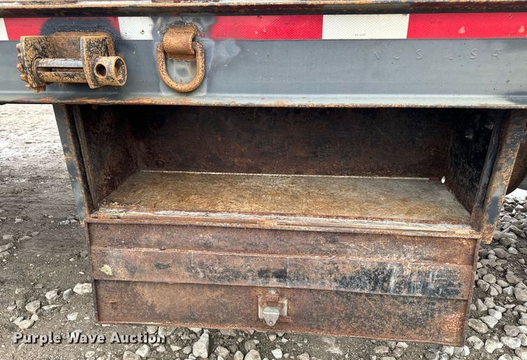 image for item EG6984 2003 Landoll 330B container trailer