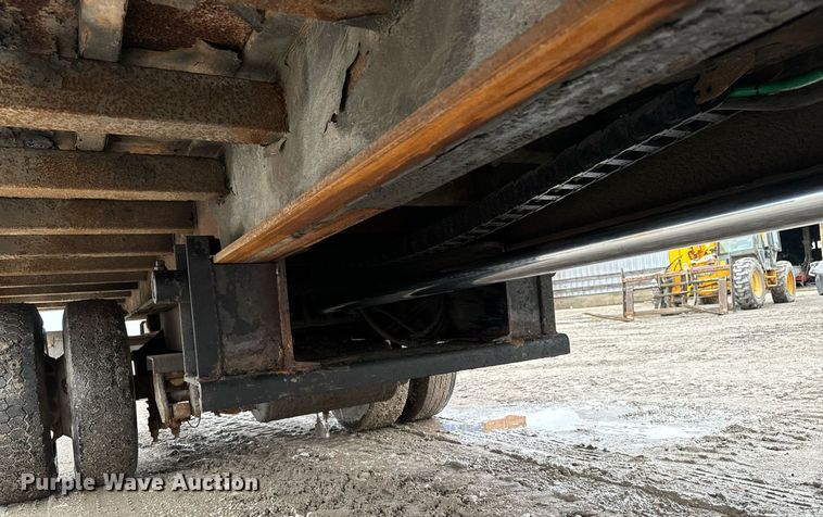 image for item EG6984 2003 Landoll 330B container trailer