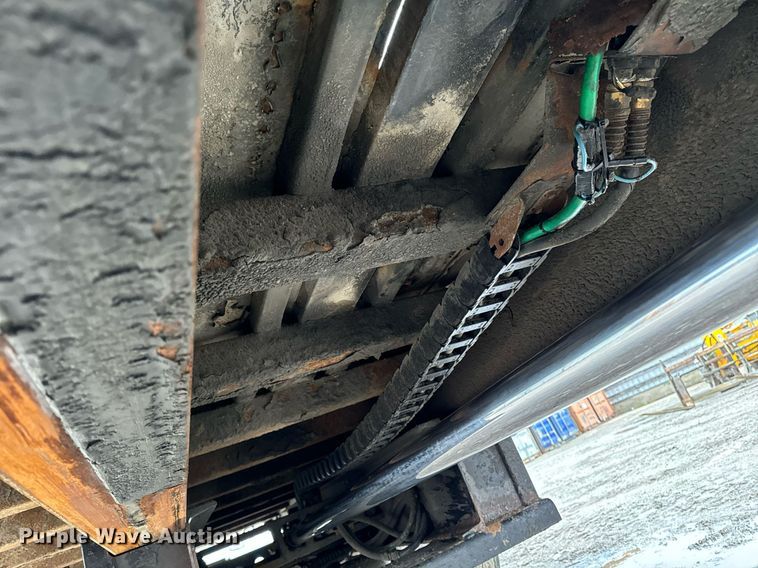 image for item EG6984 2003 Landoll 330B container trailer