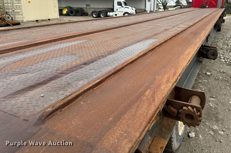 image for item EG6984 2003 Landoll 330B container trailer