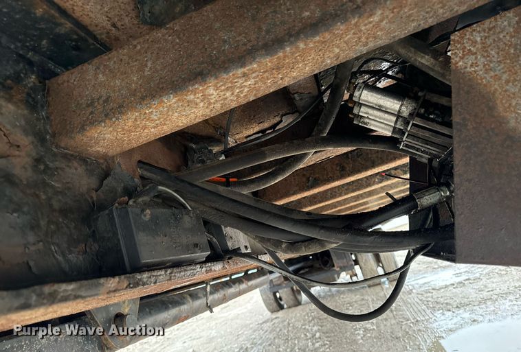 image for item EG6984 2003 Landoll 330B container trailer