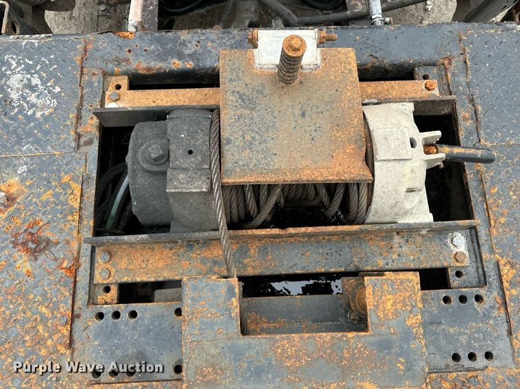 image for item EG6984 2003 Landoll 330B container trailer