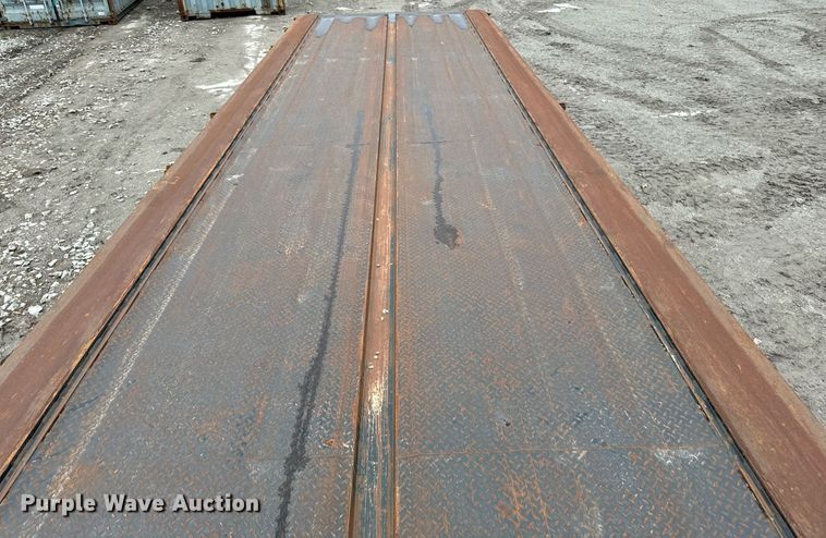 image for item EG6984 2003 Landoll 330B container trailer