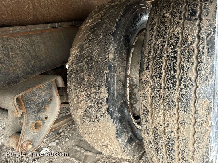 image for item EG6984 2003 Landoll 330B container trailer