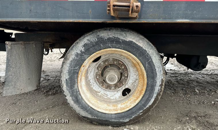 image for item EG6984 2003 Landoll 330B container trailer