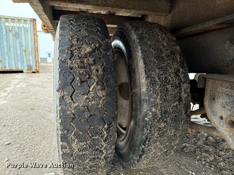 image for item EG6984 2003 Landoll 330B container trailer