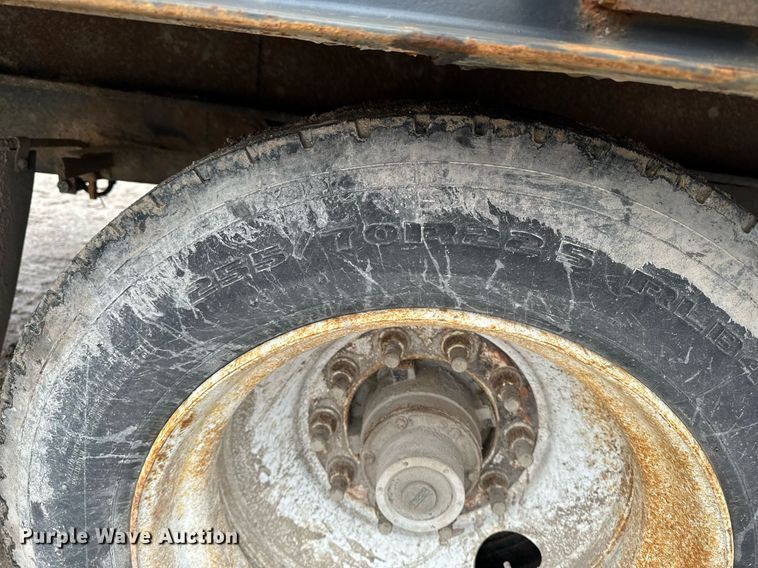 image for item EG6984 2003 Landoll 330B container trailer