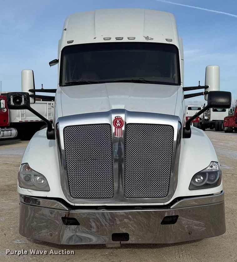 image for item EG7041 2017 Kenworth T680 semi truck