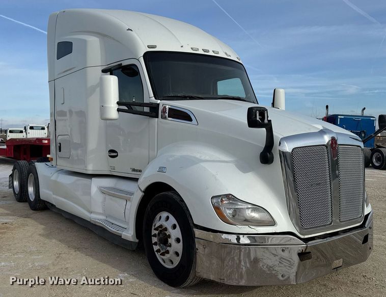 image for item EG7041 2017 Kenworth T680 semi truck