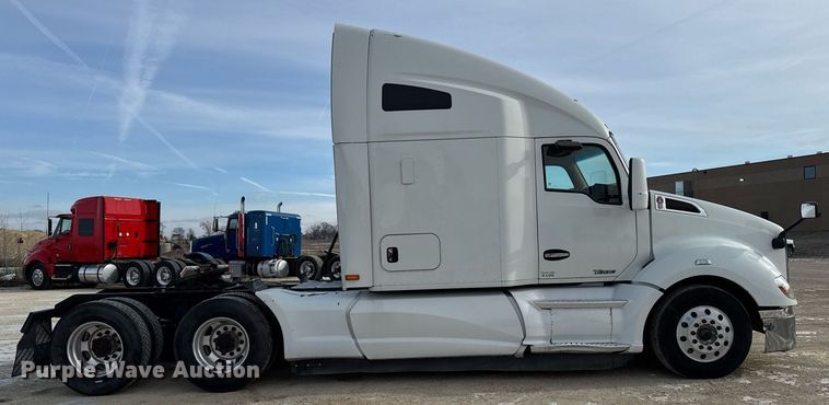 image for item EG7041 2017 Kenworth T680 semi truck