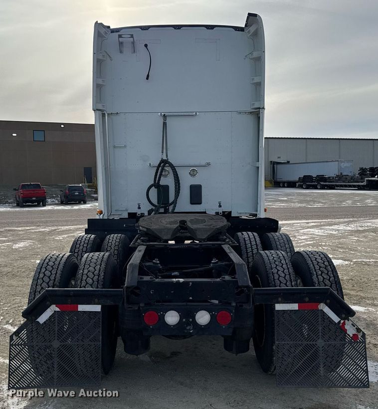 image for item EG7041 2017 Kenworth T680 semi truck