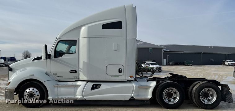 image for item EG7041 2017 Kenworth T680 semi truck