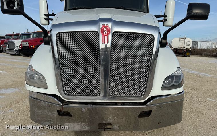 image for item EG7041 2017 Kenworth T680 semi truck