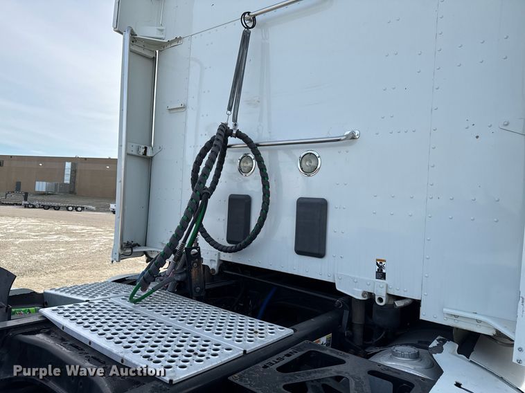 image for item EG7041 2017 Kenworth T680 semi truck