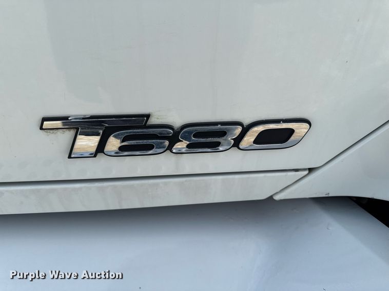 image for item EG7041 2017 Kenworth T680 semi truck