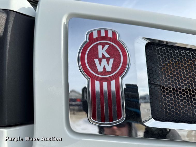 image for item EG7041 2017 Kenworth T680 semi truck