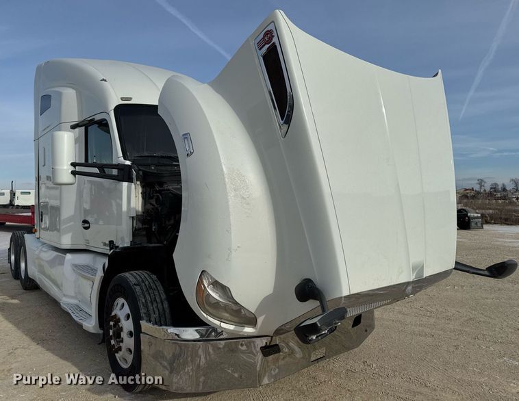 image for item EG7041 2017 Kenworth T680 semi truck