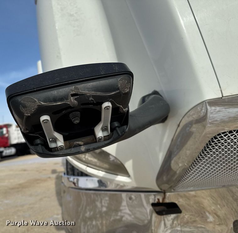 image for item EG7041 2017 Kenworth T680 semi truck