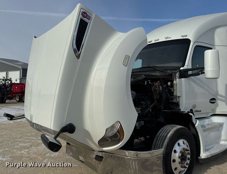 image for item EG7041 2017 Kenworth T680 semi truck