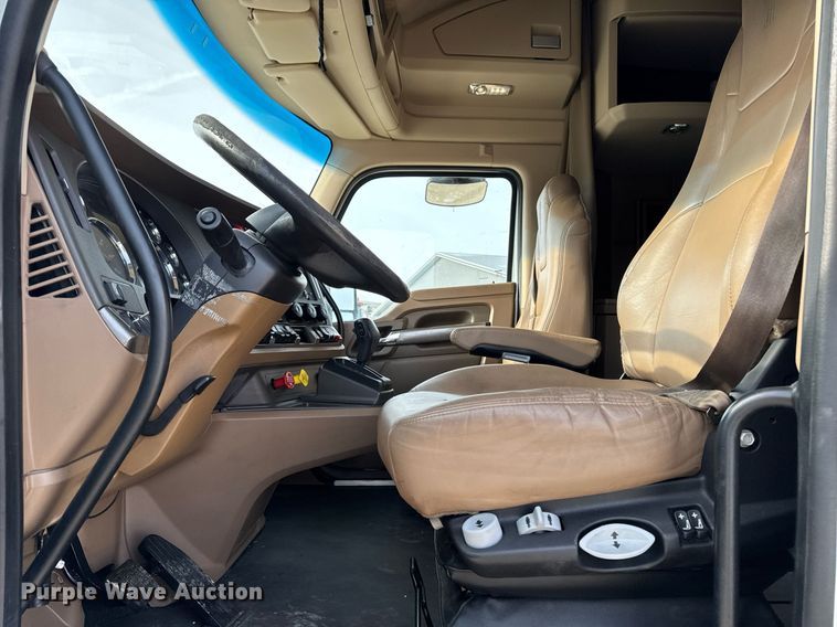 image for item EG7041 2017 Kenworth T680 semi truck