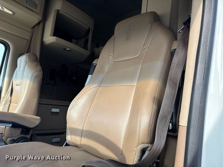 image for item EG7041 2017 Kenworth T680 semi truck