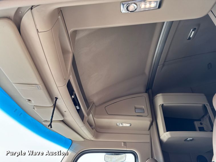 image for item EG7041 2017 Kenworth T680 semi truck