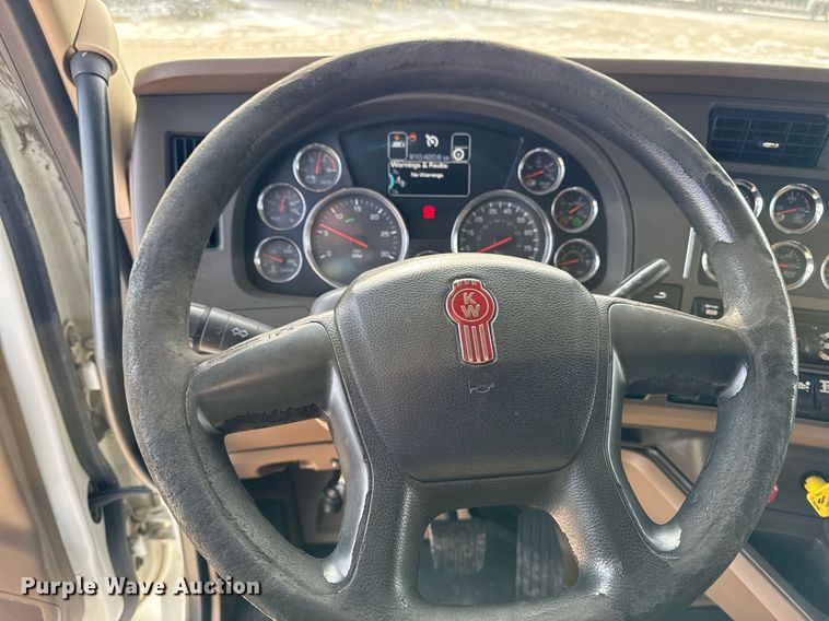 image for item EG7041 2017 Kenworth T680 semi truck