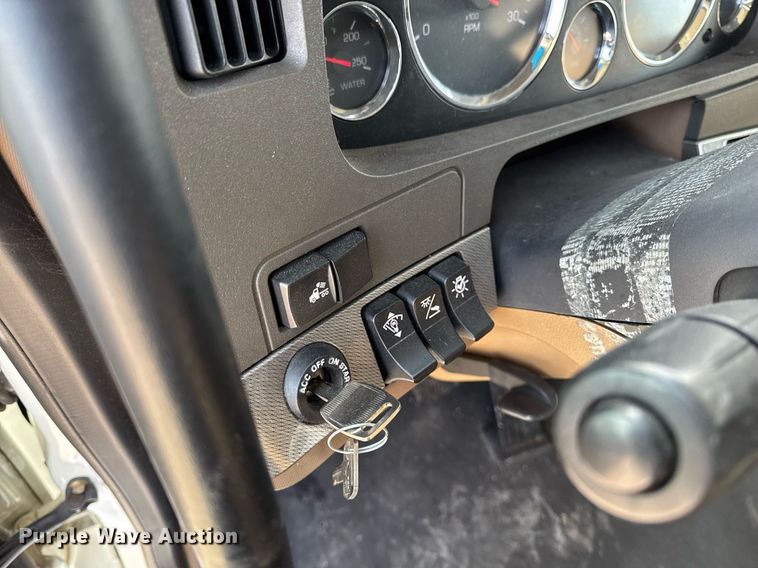 image for item EG7041 2017 Kenworth T680 semi truck