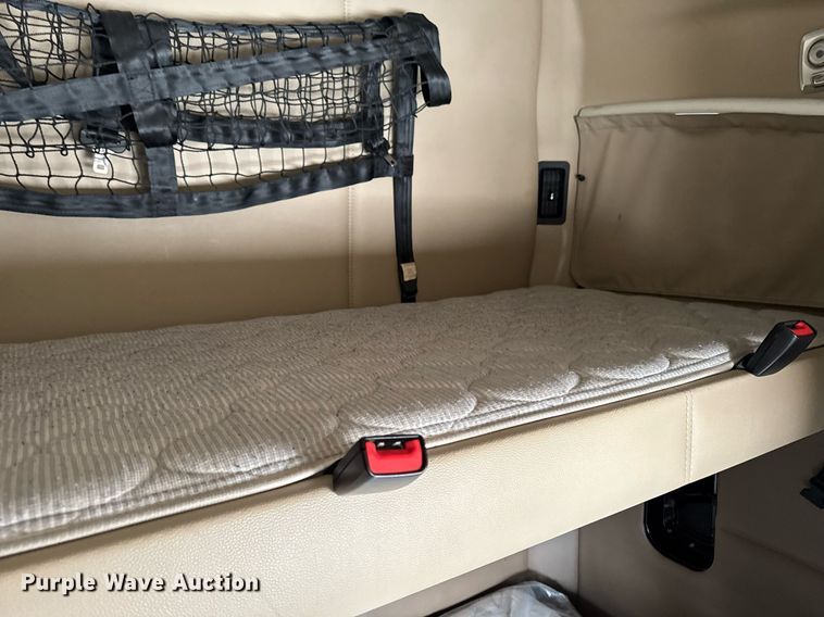 image for item EG7041 2017 Kenworth T680 semi truck