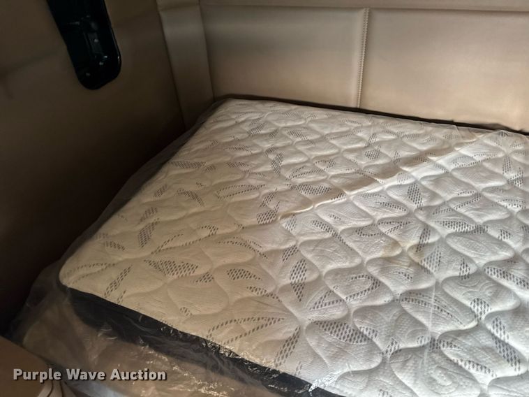 image for item EG7041 2017 Kenworth T680 semi truck