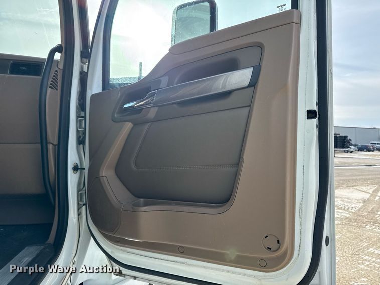 image for item EG7041 2017 Kenworth T680 semi truck