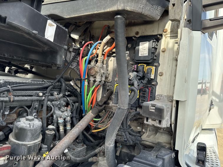 image for item EG7041 2017 Kenworth T680 semi truck