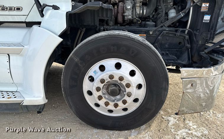 image for item EG7041 2017 Kenworth T680 semi truck