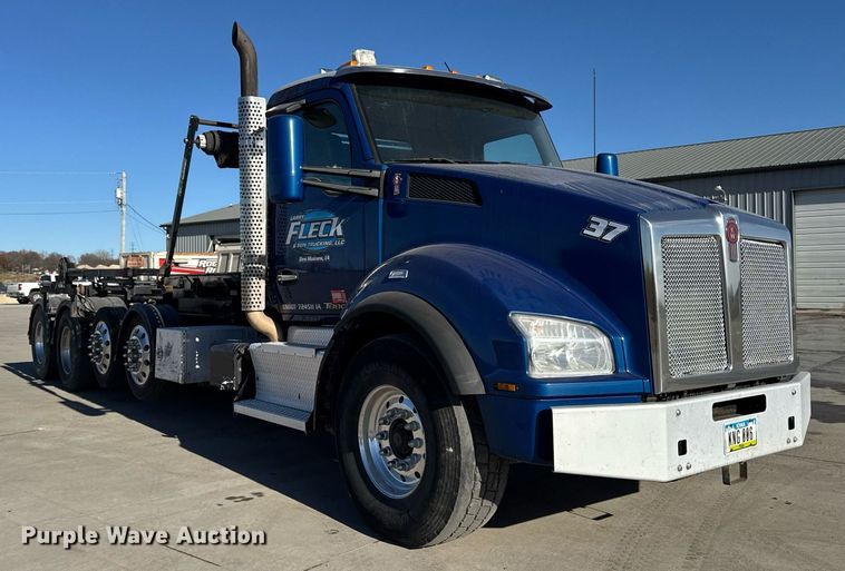 image for item EG7054 2015 Kenworth T880 roll-off container truck