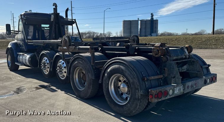 image for item EG7054 2015 Kenworth T880 roll-off container truck