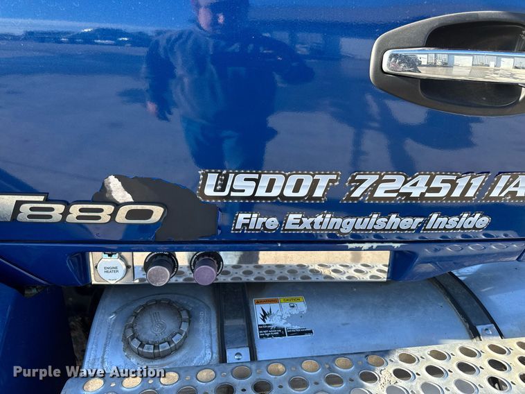 image for item EG7054 2015 Kenworth T880 roll-off container truck